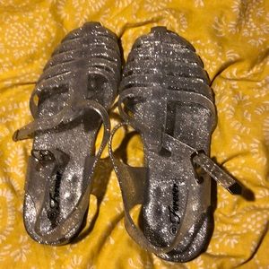 Foreve 21 silver jellys good condition size 8